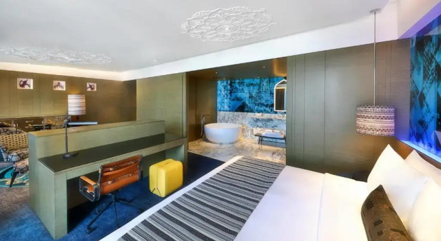 Double Fantastic Suite Junior Suite with balcony and with sea view W Muscat Hotel