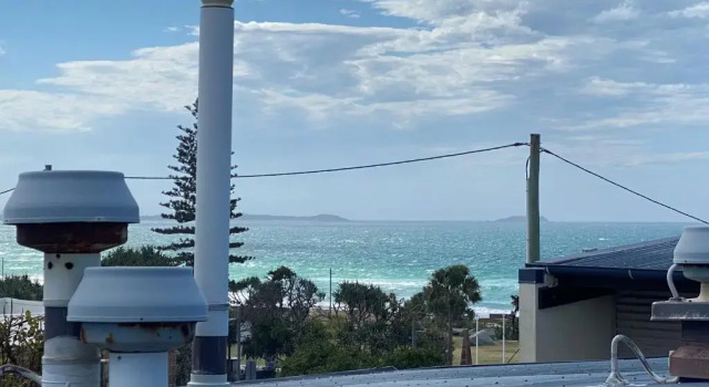 Spacious 3 bedroom apartment opposite surf club
