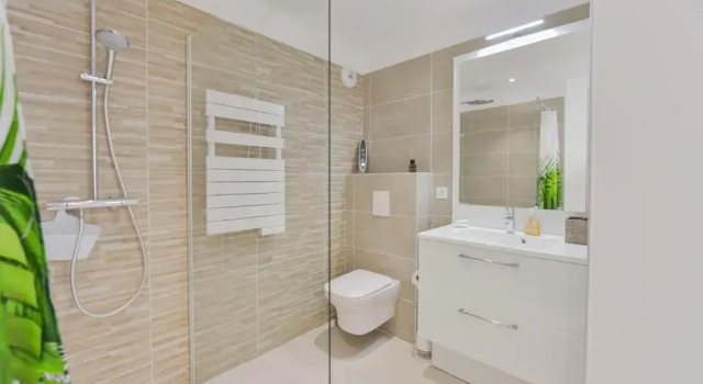 SERRENDY Apartment in residential property with swimming pool
