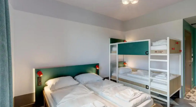Четырёхместный номер Standard MEININGER Hotel Paris Porte de Vincennes