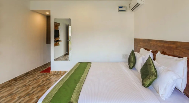 Номер Standard с балконом Treebo Lands End Beach Resort - 100m From Morjim Beach