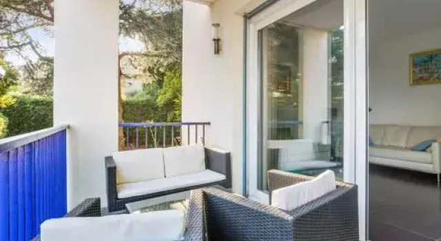 Breathtaking 2br with terrace close to beaches