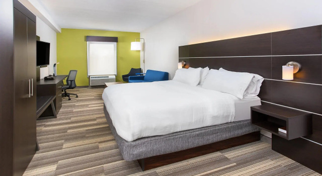 Двухместный люкс Holiday Inn Express & Suites Morristown by IHG