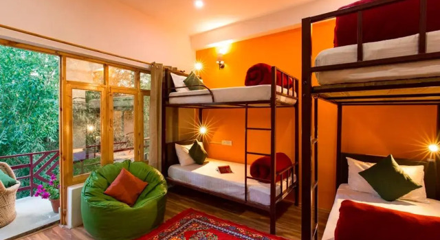 Кровать в общем номере La-Hostel, Zostel Leh