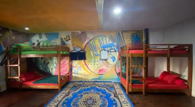 Bett im Wohnheim mit Stadtblick SECOND HOPE LODGE