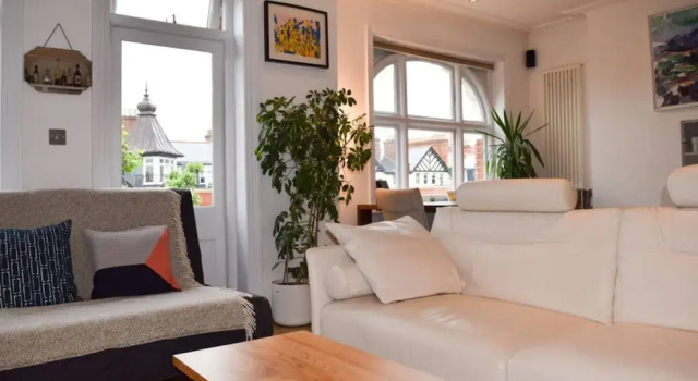 Stylish 2 Bedroom Top Floor Flat in Maida Vale