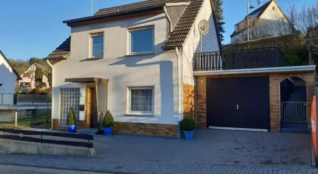 Ferienhaus Urban mit Garage, Забронировать Отель Вимбах Ahrtal