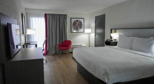 Номер Deluxe Ramada by Wyndham Tulsa Broken Arrow