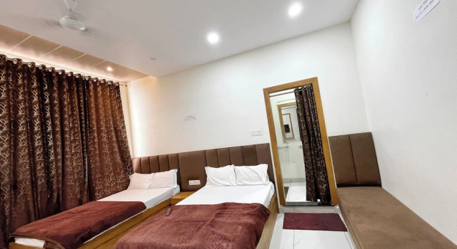 Четырёхместный номер Deluxe Hotel Gupta Residency - near Temple