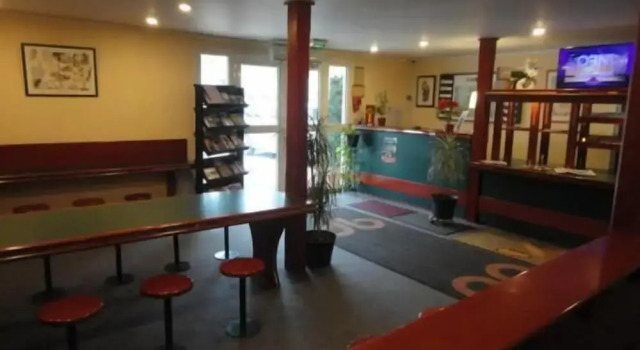 Quick Palace Epinal, Rezervovat Hotel Hotely v Lotrinsko s parkováním, Parkování