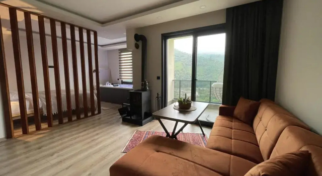 Green Hill Apart