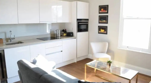 Decorated 1 Bedroom Flat in Wimbledon, Забронировать Отель Отели Англии 3 звезды, 3*