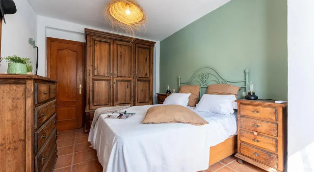Faro's Casa Evita - Estepona Old Town, Забронировать Отель Эстепона Коста-дель-Соль, рядом с Пляж Рада