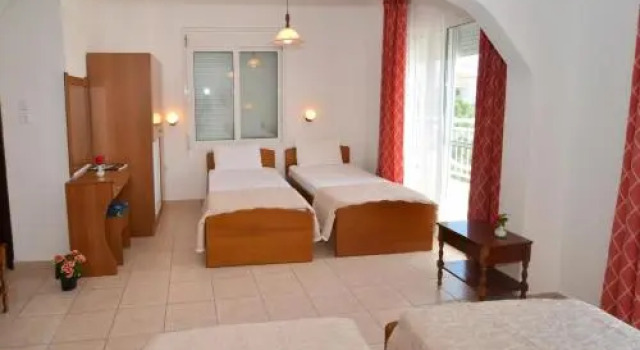 Triada Hotel