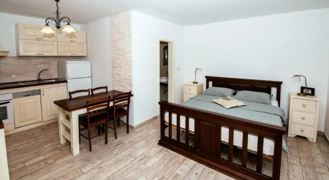 Студия с балконом и с красивым видом из окна M&M Apartments