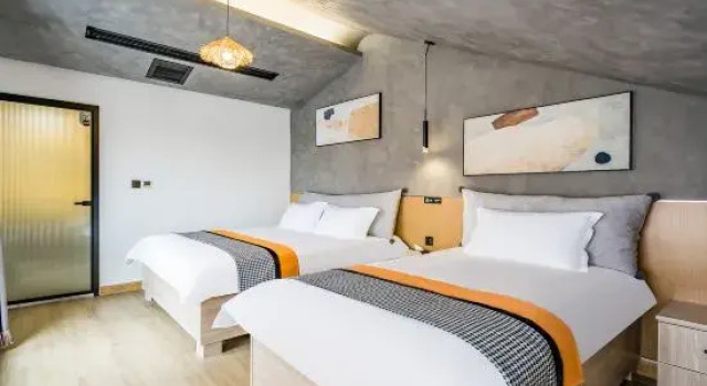 Кровать в общем номере Floral Hotel·Beijing Yunyi Hotel