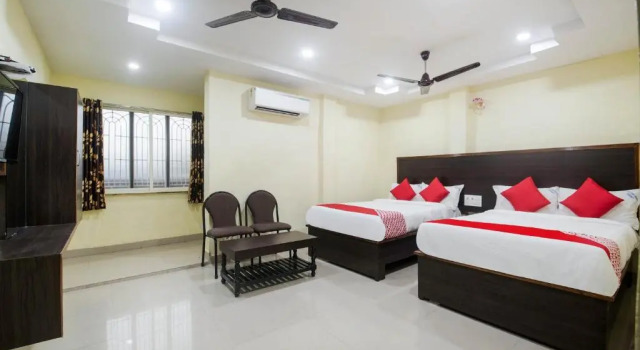 Люкс Hotel O Durga Bhavani Residency
