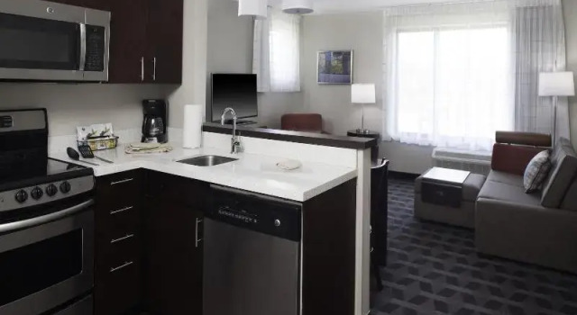 Четырёхместный люкс TownePlace Suites by MarriottDetroit Canton