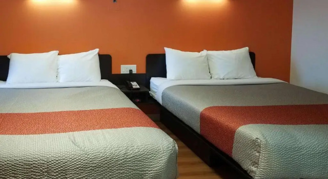 Люкс Motel 6 Cranbrook