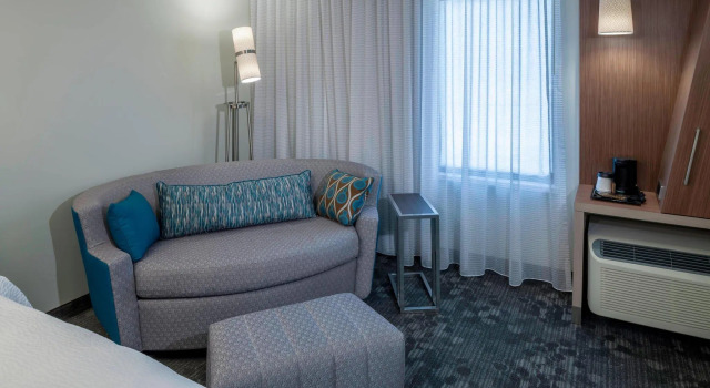 Четырёхместный номер Standard Courtyard by Marriott Fort Worth at Alliance Town Center