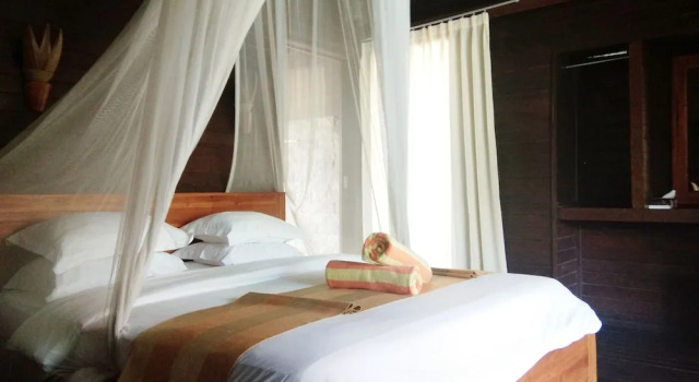Rigils Bungalow & Restaurant, Забронировать Гостевой дом Отели Лембонган с парковкой, рядом с Пляж Нуса Лембонган, Парковка