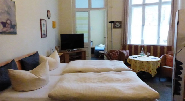 Hotel Pension Columbus, Varaa Hotelli Charlottenburg Berliini