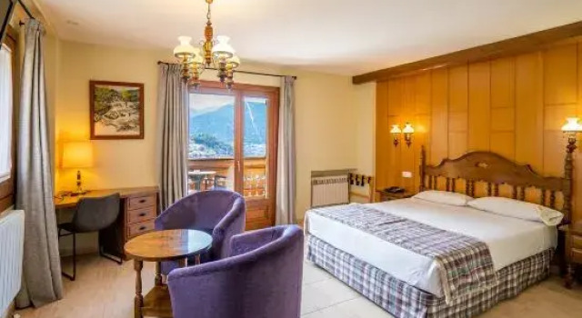 Трёхместный номер Standard с балконом Abba Ordino Babot Hotel