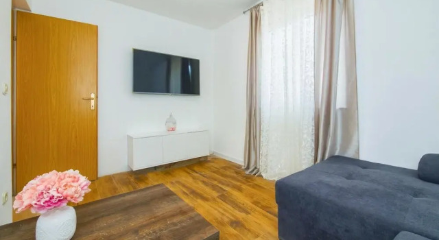 Awesome Home In Sutivan, Забронировать Отель Отели Сутиван с парковкой, Парковка