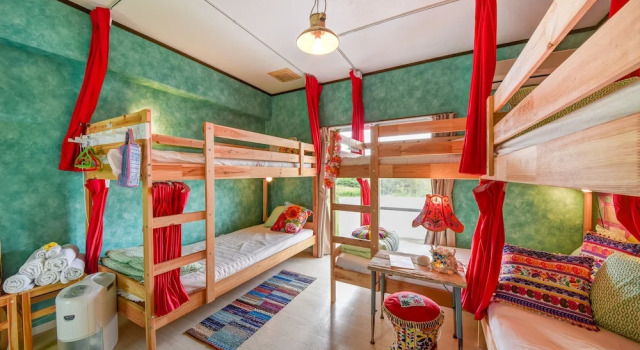 Кровать в общем номере (женский номер) с балконом Guesthouse Ho Aloha - Hostel
