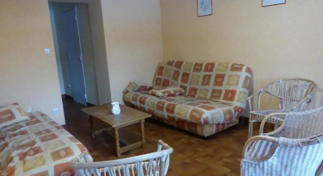 Gîte familial avec jardin, proche de Vichy, 4 chambres, draps inclus, animaux acceptés - FR-1-489-188, Prenota Hotel Hotel a Alvernia con parcheggio, Parcheggio