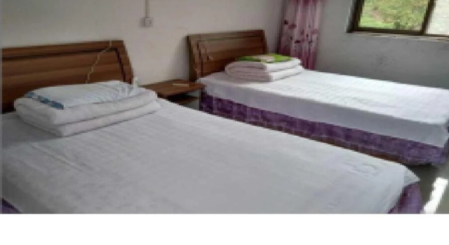 Hong Yan Hostel, Book Hostel / Vandrerhjem Hoteller i Baoji med parkering, Parkering