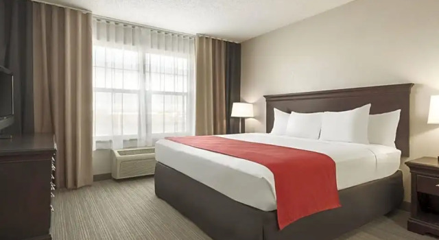 Двухместный номер Country Inn & Suites by Radisson, Kansas City at Village West, KS