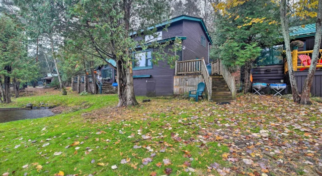 Коттедж с 2 комнатами Pet-friendly Adirondack Cabin w/ On-site Lake