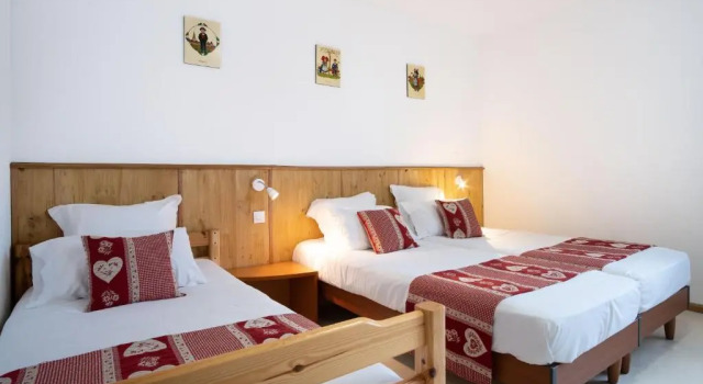 Трёхместный номер Standard Brit Hotel Le Relais dIssenheim