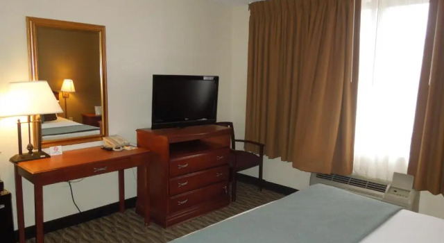 Номер Standard Days Inn by Wyndham Silver Spring