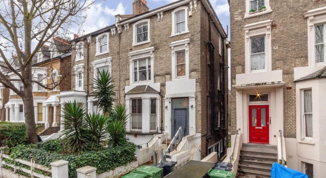Modern 2-bed Flat in Shepherds Bush - Comfort & Style!, Забронировать Отель Отели Лондона 4 звезды, рядом с Равенскорт Парк, 4*
