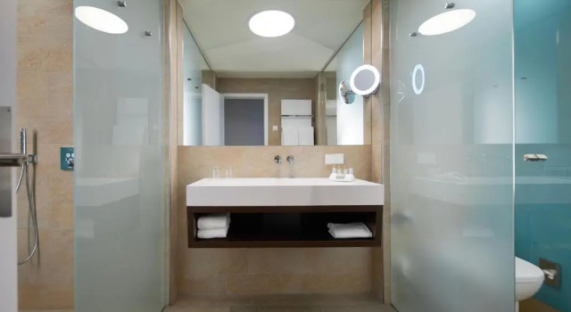 Двухместный полулюкс Wasserturm Hotel Cologne, Curio Collection by Hilton