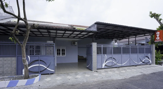 OYO 2663 Jombang Permai Syariah Residence, Book Hotel Hoteller i Jombang med parkering, Parkering