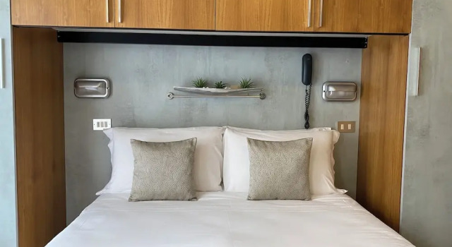 Четырёхместный номер Comfort с балконом Golf Hotel