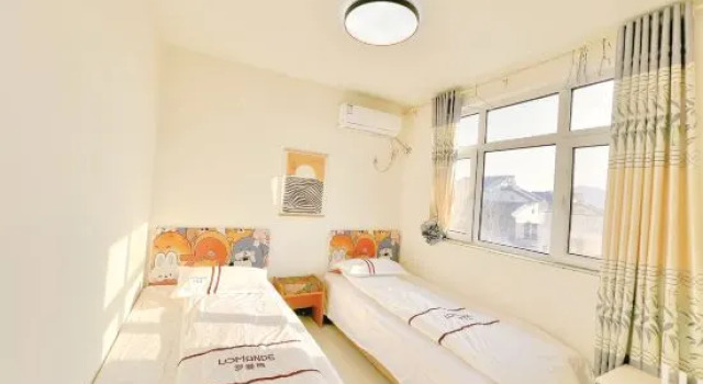 Люкс с видом на внутренний двор Mengzi Xingda Hotel (Honghe Stadium Honghe Prefecture Government Branch)