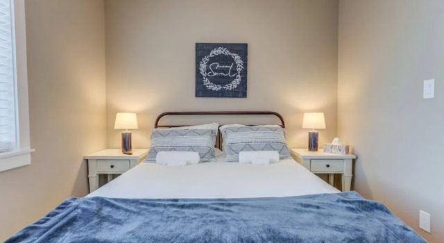 Коттедж с 2 комнатами The Olympic Guest House 2 Bdrm Modern Perfection