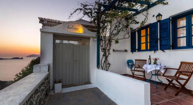 Melisses Sea View House & Studio, Prenota Hotel Hotel a Milo con parcheggio, Parcheggio