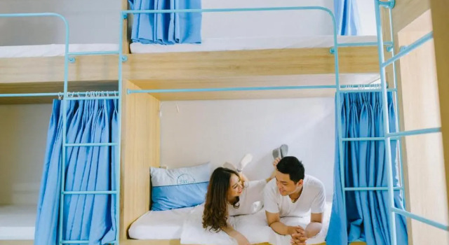 Кровать в общем номере Tò Vò Hostel Huế