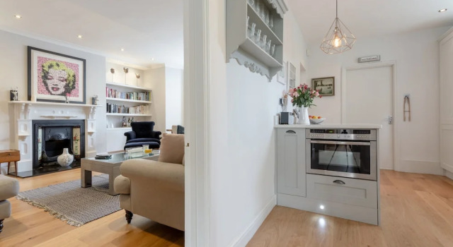 2 Bedroom Garden Flat in Brondesbury Park, Забронировать Отель Отели Англии 3 звезды, 3*