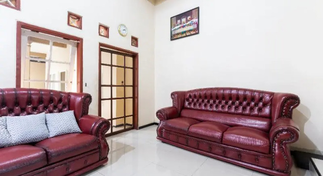 Nurul Family Residence by OYO Rooms