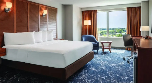 Двухместный номер Deluxe Isle Casino Hotel Waterloo, A Caesars Destination
