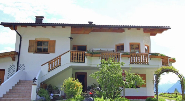 Spacious Apartment With Garden in Bürserberg, Забронировать Апартаменты/квартира Отели Бюрзерберг с парковкой, рядом с Горнолыжный курорт Бранднерталь, Парковка