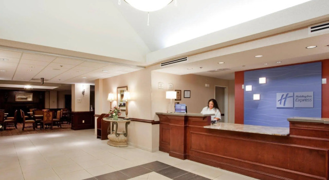 Holiday Inn Express Hotel & Suites Chesapeake by IHG