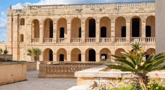Harbour Views Gozitan Villa Shared Pool - Happy Rentals, Book Villa Għajnsielem Gozo