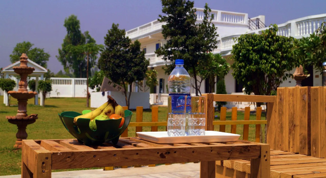 ShriGo Ganga Village Resort Spa, Забронировать Курортный отель Гармуктешар штат Уттар-Прадеш